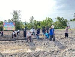 Bhabinkamtibmas Polsek Kumai Hadiri Giat Penanaman Jagung 1 Juta Hektar di Desa Sungai Bedaun