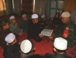 Satgas TMMD ke-124 Kodim 1002/HST Bangun Mental Spiritual Warga, Ajari Anak-anak Mengaji