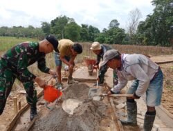 Solidaritas TMMD HST dan Warga Terus Berkobar, Gotong Royong Cor Jalan 1030 Meter