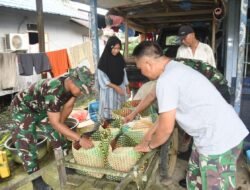 Satgas TMMD ke-124 Kodim 1002/HST Jalin Kedekatan dengan Warga, Kunjungi Sentra Pembuatan Tauge Rumahan