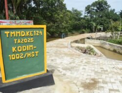 Tugu TMMD, ke-124 Kodim 1002/HST di Pengambau Hilir Luar Berdiri Kokoh