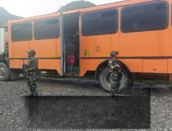 Komitmen Tingkatkan Keamanan, Satgas Pam Obvitnas PT Freeport Indonesia Yonif 611/Awang Long Laksanakan Pengamanan dan Pengawalan Bus Masyarakat