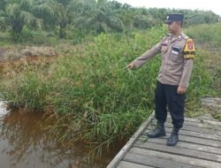 Pengecekan Sumber Air Dalam Penanggulangan Karhutla Oleh Personel Polsek Basarang