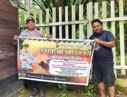Bentangkan spanduk bersama warga, Polsek Cempaga Sosialisasi Karhutla