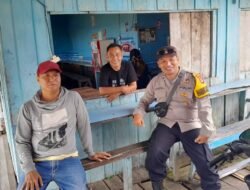 Dekatkan Diri dengan Masyarakat Bhabinkamtibmas Desa Basirih Hulu kec Mentaya Hilir Selatan Polsek Jaya Karya Laksanakan DDS (Door to Door System)