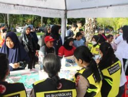 Rumkit Bhayangkara Ikuti Ramaikan Karnaval Budaya Isen Mulang 2025 Dengan Pelayanan Kesehatan Gratis