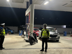Sat Lantas Polres Sukamara Laksanakan Patroli Malam di Area SPBU