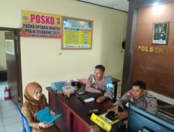 Sebagai Bentuk Pelayanan Terhadap Masyarakat, Personil Polsek Kapuas Barat Terima Keluhan Dari Warga Yang Datang