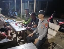 ANGGOTA POLSEK PULAU PETAK LAKSANAKAN PATROLI MALAM, GUNA MEWUJUDKAN KAMTIBMAS KONDUSIF DI WILAYAH KECAMATAN PULAU PETAK