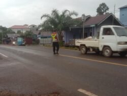 Polsek Cempaga melaksanakan Pengaturan lalu lintas Rawan pagi