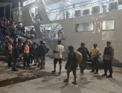 Pastikan Aman , Polsek KP Mentaya  amankan Keberangkatan KM. DHARMA FERRY VI dan KM.KIRANA  di Pelabuhan Pelindo Sampit.