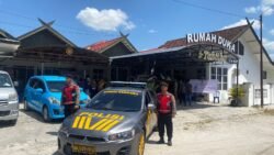 POLRI UNTUK MASYARAKAT  Komitmen Dalam Humanis Dan Pelayanan Sosial, Personel Ditsamapta Polda Kalteng Berikan Pengawalan Jenazah Dari Rumah Duka Ke TPU