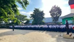 TMMD dan Warga Mantuil Gelar Upacara Bendera Sambut HUT Ke-80 RI