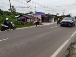 Bentuk Pelayanan Kepada Masyarakat Polsek Sungai Sampit Rutin Laksanakan Pengaturan Lalu Lintas Pagi Hari.