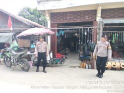 Piket  polsek Kapuas Tengah rutin Patroli ke pasar harian Pujon desa Pujon.