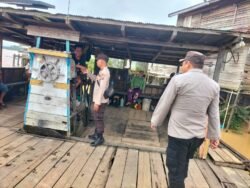 Giat Personil Polsek berikan imbauan kepada penumpang feri penyebrangan.
