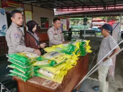 Kembali, Polres Murung Raya Salurkan 4 Ton Beras Bulog SPHP