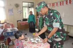 Pastikan Tepat Sasaran Danramil 1009-02/Pelaihari Beserta Anggota Dampingi Penyaluran Program MBG
