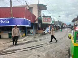 Personil polsek Kapuas Tengah rutin Patroli ke pasar harian Pujon desa Pujon.