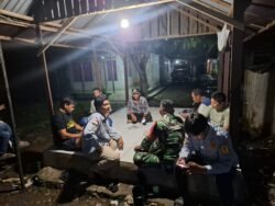 Babinsa Koramil 1002-01/Batang Alai Selatan Hadiri Poskamling di Desa Mahela