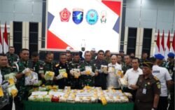 Pangdam XII/Tpr Serahkan 63 Kilogram Sabu dan Pelaku ke BNNP Kalbar