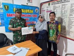 Babinsa Sertu Rahmadani Hadir Berikan Rasa Aman dalam Penyaluran BLT