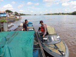 Inovasi Anjeli Polsek Jajaran Polres Barsel Laksanakan Patroli Dan Imbau Keselamatan Berlayar