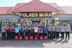 Wujud Peduli Polri Kepada PHL, Polres Murung Raya Berikan Bansos