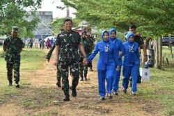 Dukung Pelestarian Alam, Kodaeral XII Gelar Pelepasan Penyu di Pantai Camar Bulan