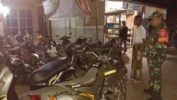 Rutin Laksanakan Patroli, Babinsa Banua Rantau Ajak Warga Peduli Keamanan