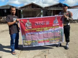 Personel Polsek Jenamas Sosialisasikan Larangan Penambangan Liar Dengan Warga Warga Masyarakat