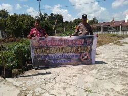 Personel Polsek GB Awai Sosialisasikan Larangan Karhutla Dengan Warga Masyarakat