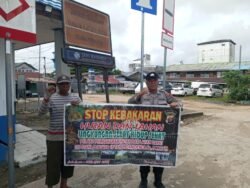 Personel Polsek Dusun Selatan Sosialisasikan Larangan Karhutla Dengan Masyarakat