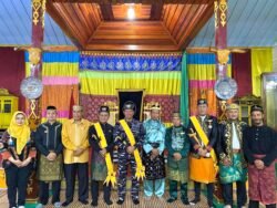 Komandan Kodaeral XII Terima Gelar Kehormatan dari Istana Surya Negara Sanggau