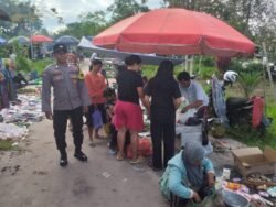 Patroli Kepasar Harian Desa Sei Kayu Personil Polsek Kapuas Barat Jaga keamanan Dan Ketertiban Sekitarnya
