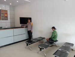 Anggota Polsek Kapuas Barat Laksanakan Giat Patroli Roda Dua Dengan Sasaran Obyek Vital Ke Kantor Bank