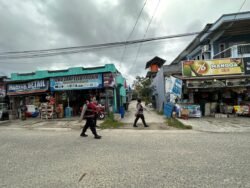 Polwan Polres Gunung Mas Gencarkan Patroli Dialogis, Edukasi Warga Layanan Call Center 110