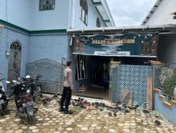 Beri Rasa Aman bagi Jamaah Sholat Jumat di Masjid Al-Mujahidin, Polsek Manuhing Rutin Patroli
