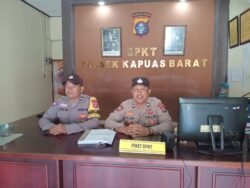 Personil Polsek Kapuas Barat Siaga Di Penjagaan Spkt Antisipasi Gangguan kamtibmas