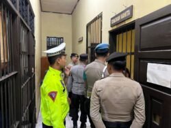 Antisipasi Hal-hal yang Tidak Diinginkan, Pengecekan Rutin Tahanan di Polres Gunung Mas Oleh Piket Jaga