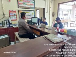 Siap Melayani Personil SPKT Kapuas Barat  Rutin Tingkat Keamanan Dan Kenyamanan Masyarakat Yang Datang