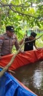 Polsek Kapuas Barat Giat Pengecekan Lokasi Pemanfaatan Lahan Pekarangan Bergizi Dalam Bidang Ketahanan Pangan Desa Anjir Kalampan