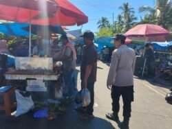 Patroli Pasar Jum’at Personil Polsek Kapuas Barat Jaga keamanan Dan Ketertiban Sekitarnya