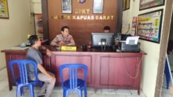 Berikan Pelayanan kepada Masyarakat yang ingin Membuat SKCK Di Kantor Polsek Kapuas Barat Barat