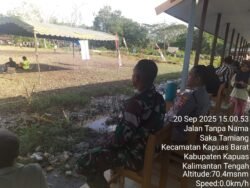 Pengamanan Kegiatan Sepak Bola Mini Soocer Dilaksanakan Personel Polsek Kapuas Barat di Desa Saka Tamiang