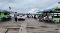 Selain Patroli, Personil Polsek Kapuas Barat Sosialisasikan Tentang Pencegahan Karhutla Ke Pada Masyarakat Desa Saka Mangkahai