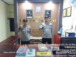 Guna Mencegah Terjadinya Gangguan Kamtibmas Terhadap Personil Dan Markas Komando (Mako), Personil Polsek Kapuas Barat Lakukan Siap Siaga Mako