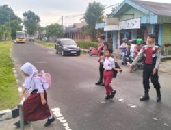 Pengaturan Lalin Sat Samapta Polres Sukamara di SDN Mendawai 2 Berjalan Lancar