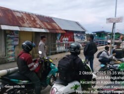 Patroli Ke Ferry Penyebrangan Saka Mangkahai Personil Polsek Kapuas Barat Himbau Agar Masyarakat Hati-Hati Saat Menyeberang