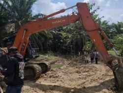 Holding Perkebunan Nusantara Melalui PTPN IV PalmCo Kerahkan Alat Berat Perbaiki Tanggul Jebol di Langkat